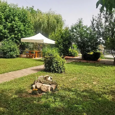 Rigofeszek Apartmanhaz *