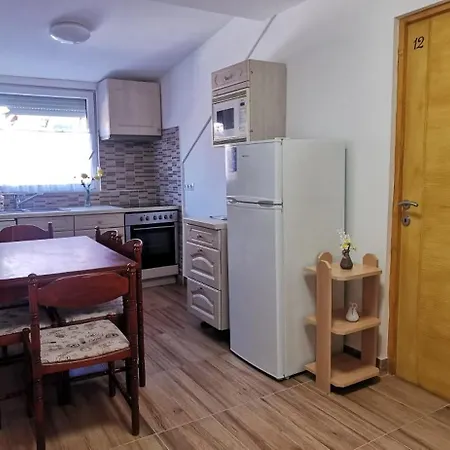 Rigofeszek Apartmanhaz * Gardony