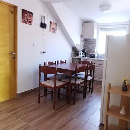 Rigofeszek Apartmanhaz