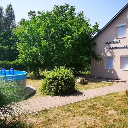 Rigofeszek Apartmanhaz * Gárdony