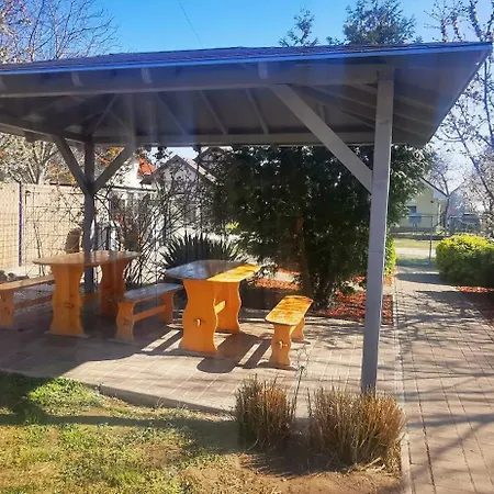 アパート Rigofeszek Apartmanhaz