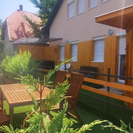 Rigofeszek Apartmanhaz * Gárdony