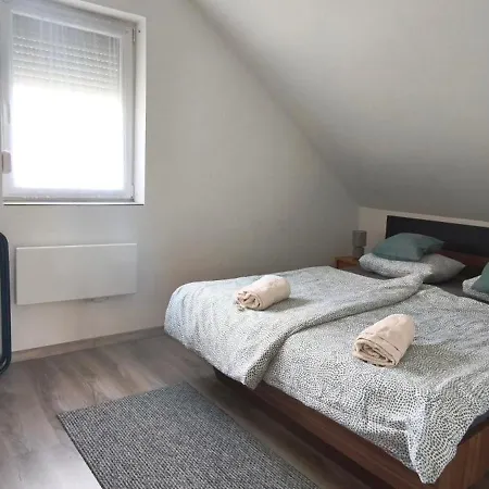 Rigofeszek Apartmanhaz *