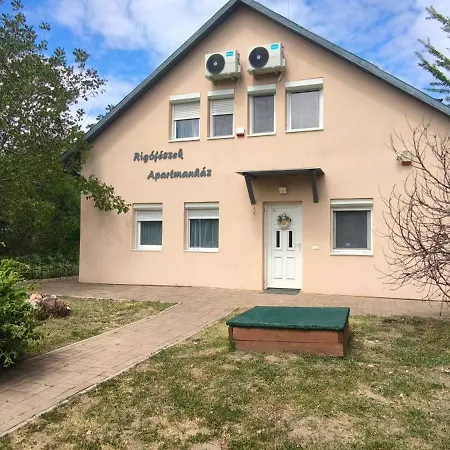 Rigofeszek Apartmanhaz * Gárdony
