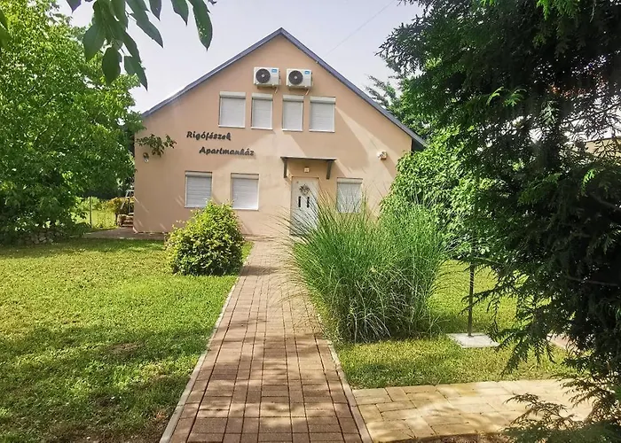 Rigofeszek Apartmanhaz