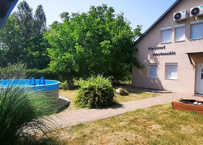Rigofeszek Apartmanhaz * Gárdony